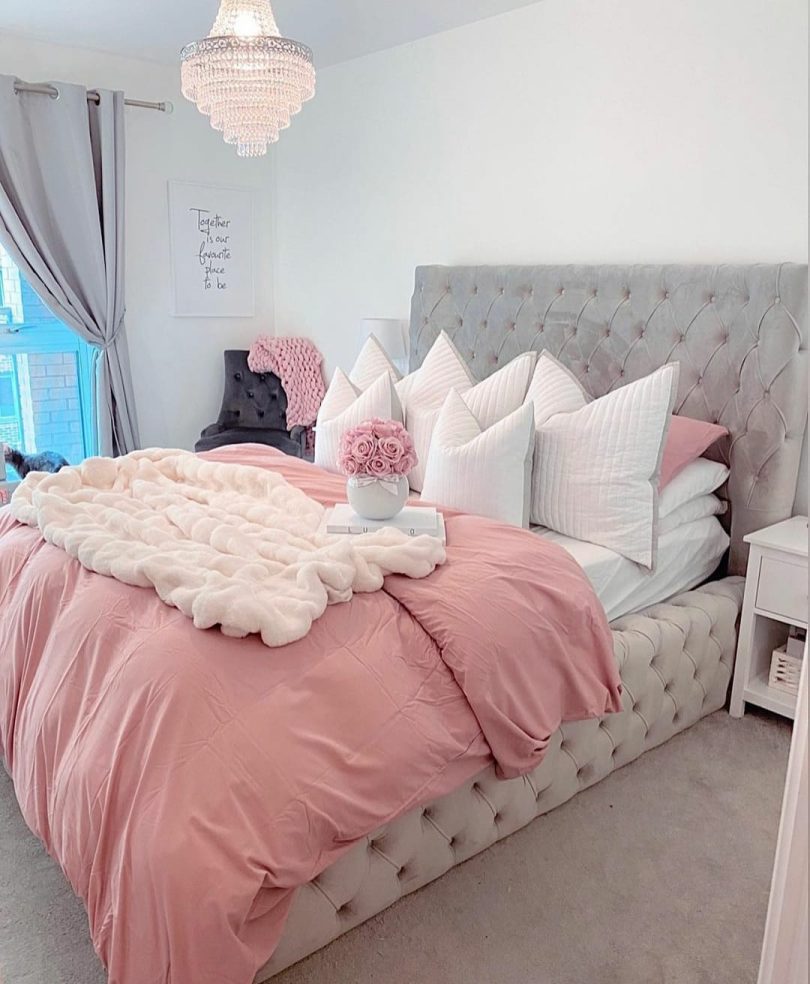 Myrah Wingback Parklane Bed - Pink
